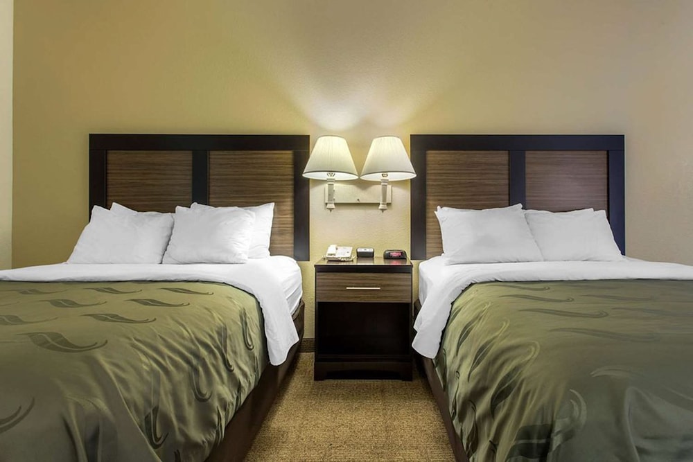 Standard Room, 2 Queen Beds, Non Smoking - Photo 1