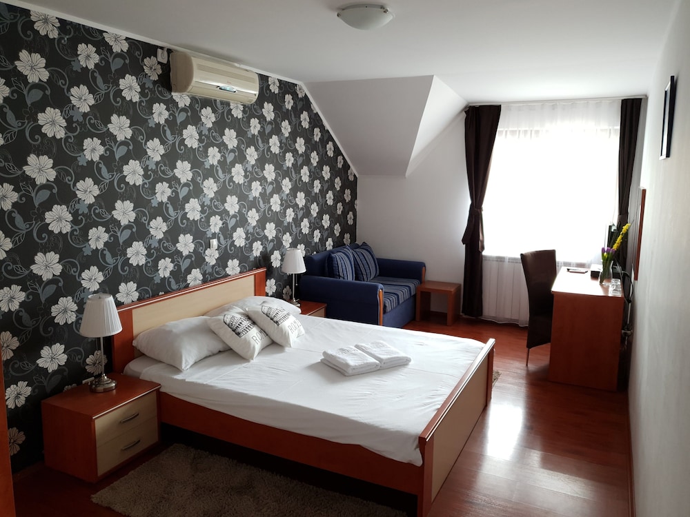 Standard Double Room photo 3