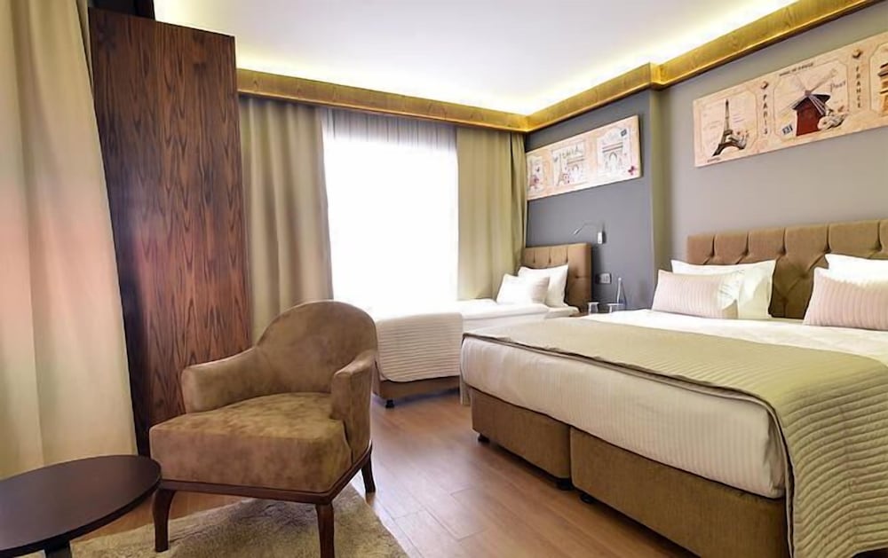 Superior Triple Room, Balcony photo 3