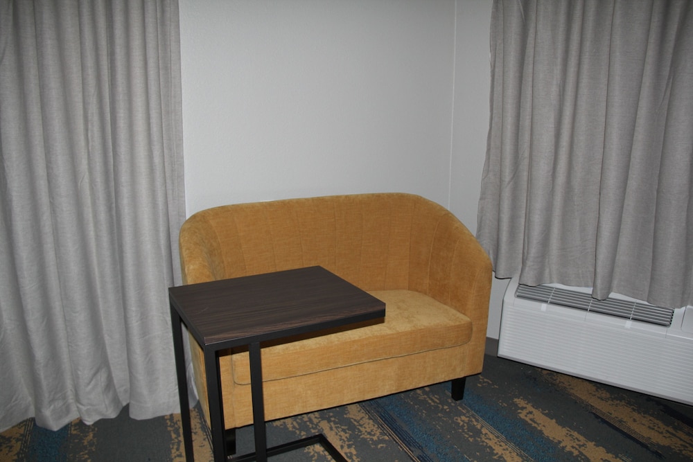 Studio Suite, 1 King Bed, Non Smoking - Photo 2