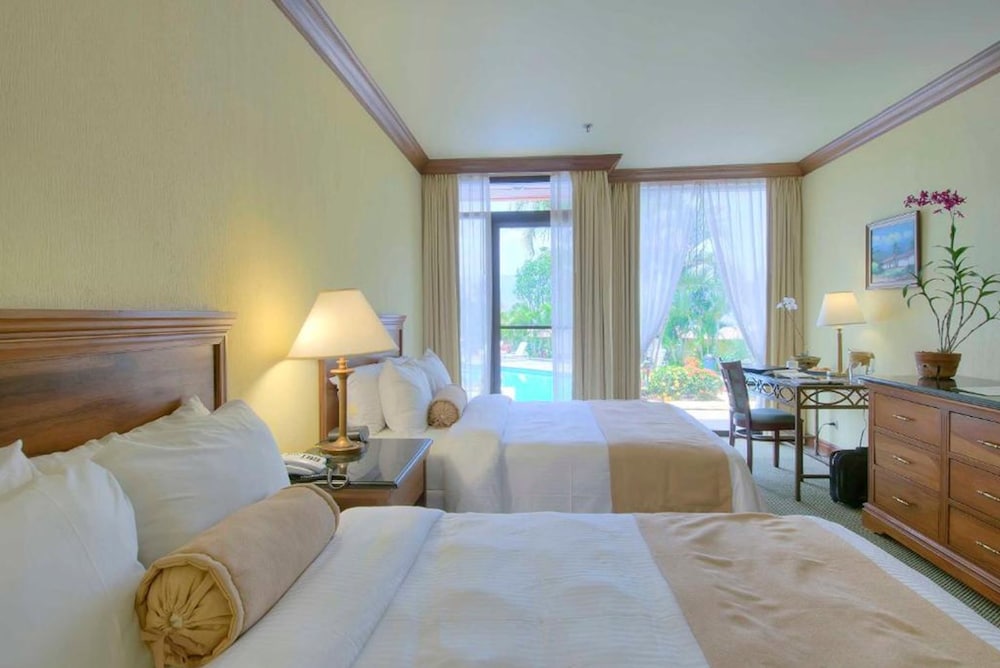 Room, 2 Queen Beds, Non Smoking, Pool View - Photo 4