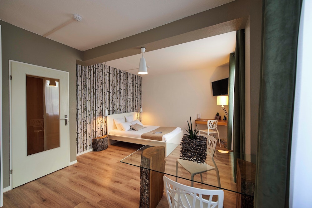 Suite - Photo 2