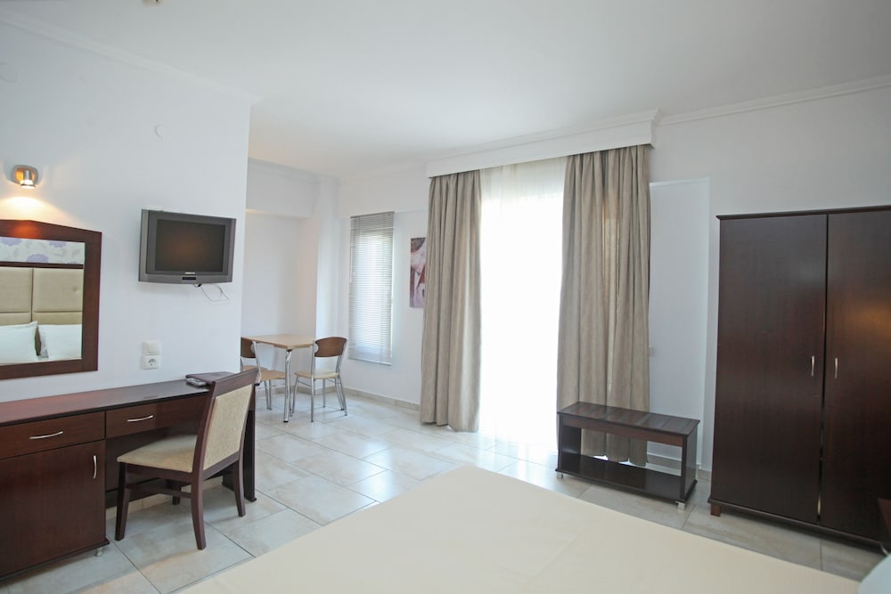 Basic Studio (Inland view) photo 3