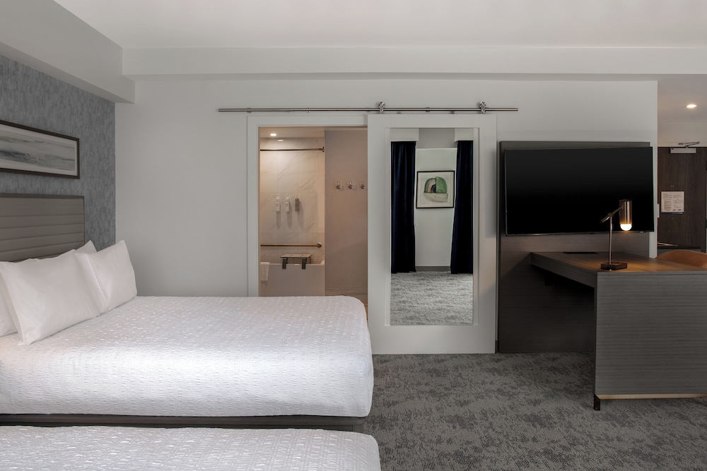 Studio, 2 Queen Beds, Accessible, Bathtub (Mobility & Hearing) - Photo 3