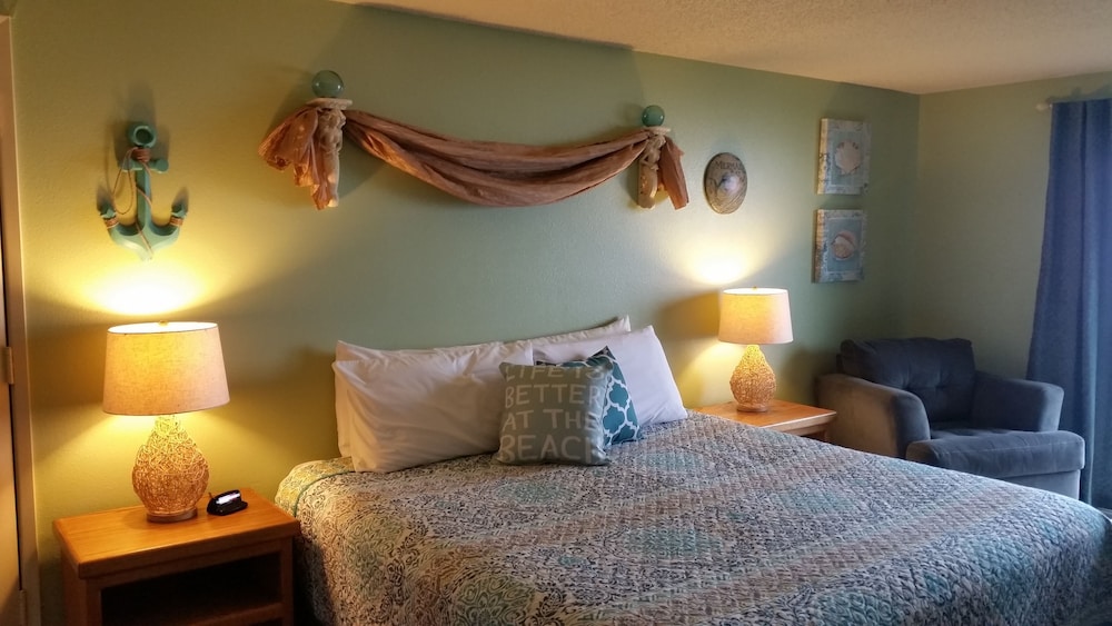 (D) Signature Room, 1 King Bed, Kitchen, Ocean View (No Children or Pets) photo 2