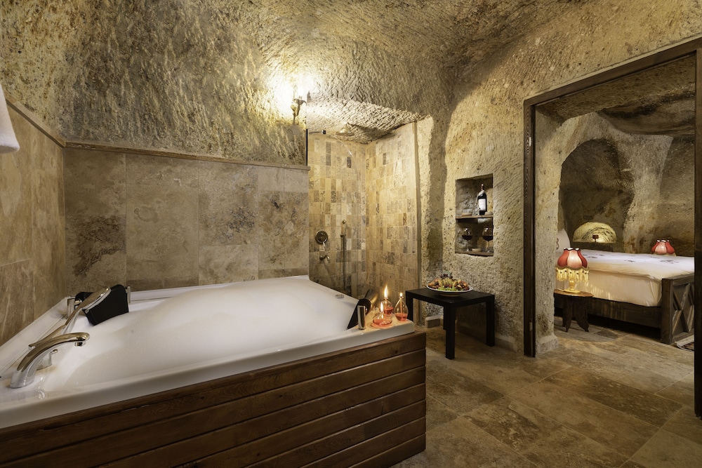 Superior Suite - Photo 23