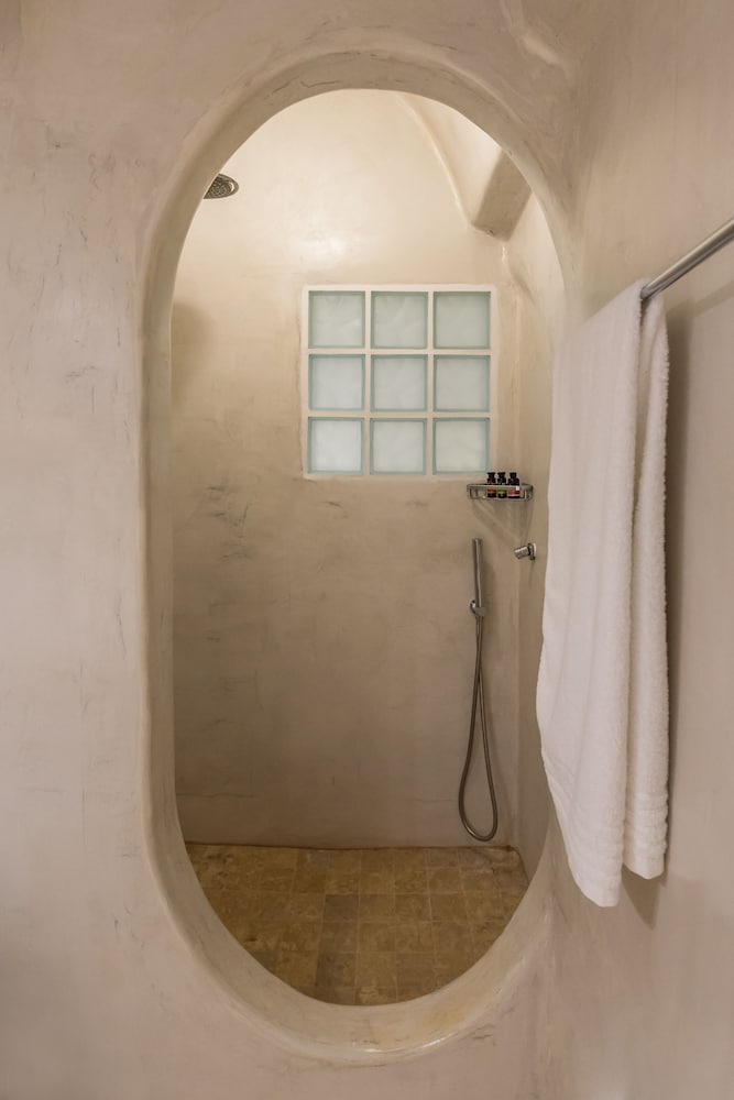 Superior Suite, Jetted Tub (Caldera View) - Photo 5
