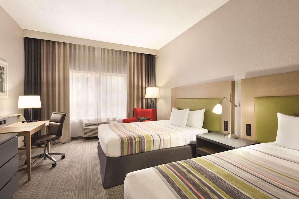 Suite, Multiple Beds, Non Smoking - Photo 3