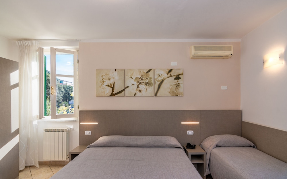 Standard Triple Room photo 3