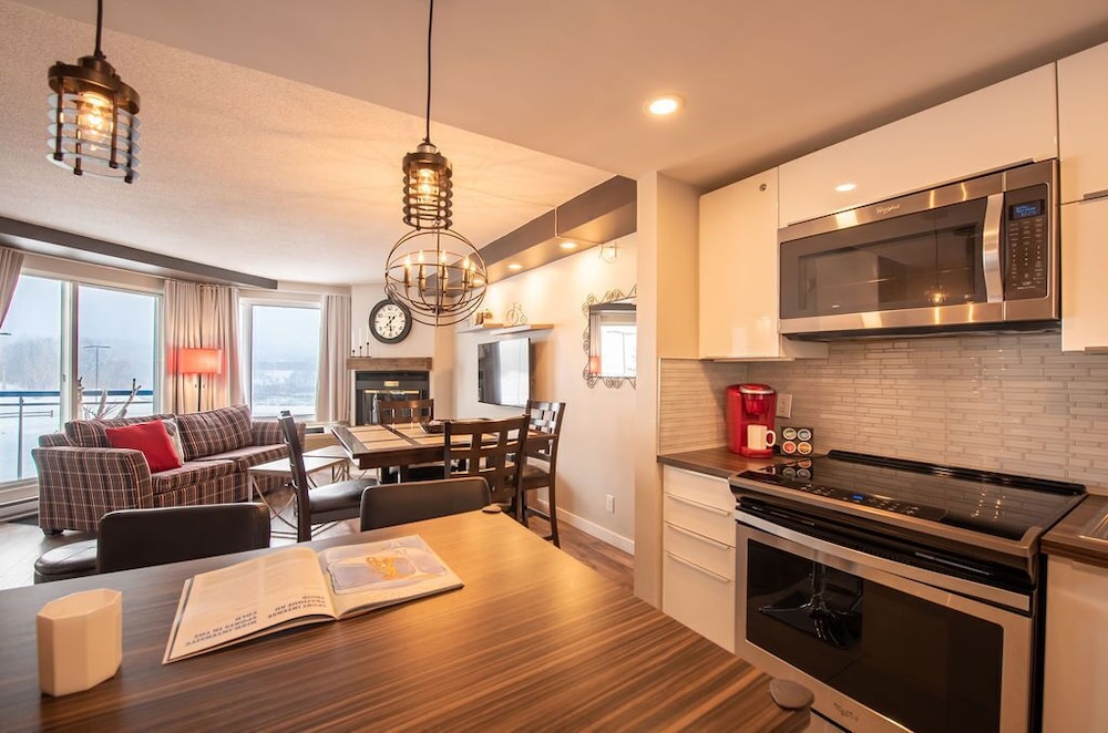 Superior Condo, 1 Queen Bed with Sofa bed photo 2
