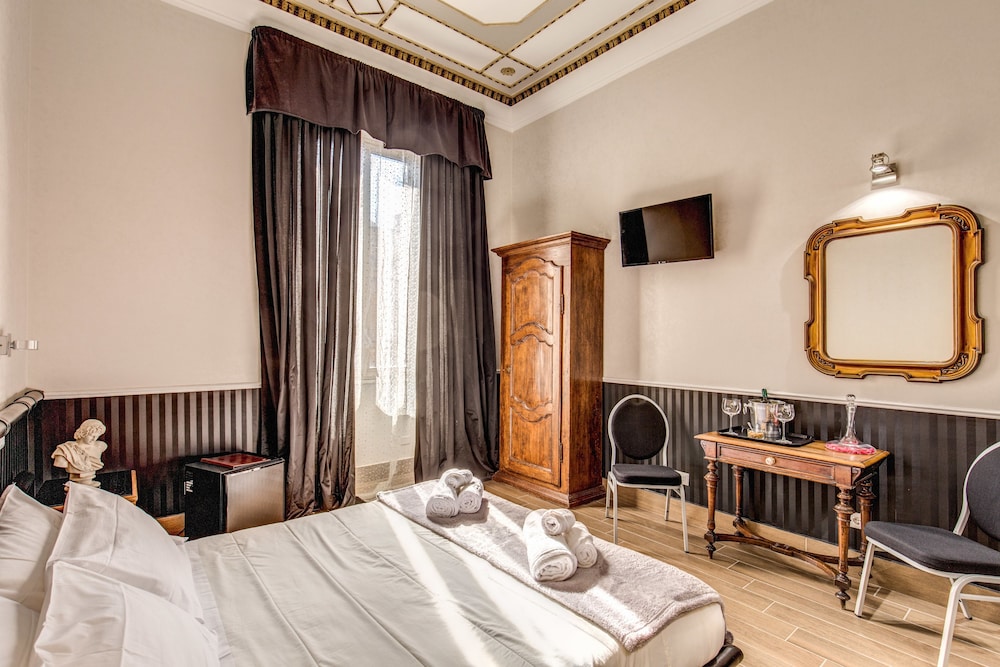 Junior Double Room, 1 Queen Bed photo 3