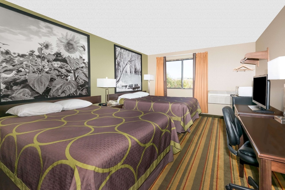 Standard Room, 2 Queen Beds, Smoking - Photo 5