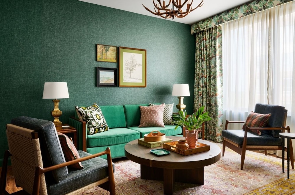 Suite, 1 King Bed (Bonnie Suite)