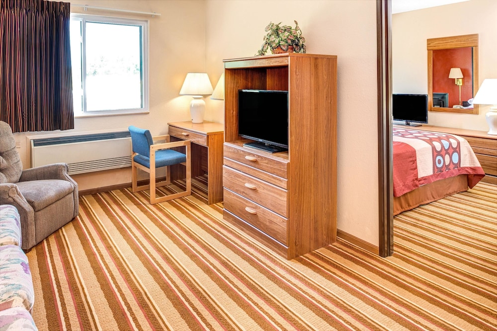 Suite, 1 Queen Bed photo 2