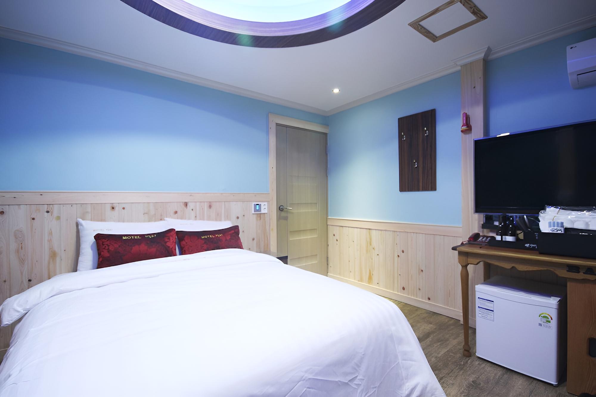 Room (Standard Room) - Photo 14