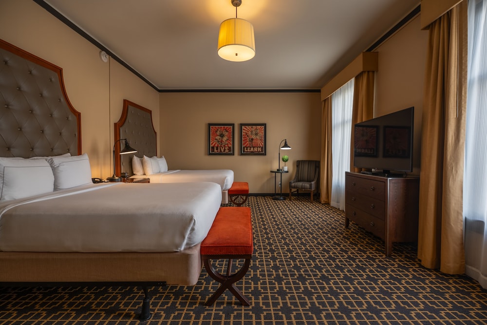 Room, 2 Queen Beds - Photo 4