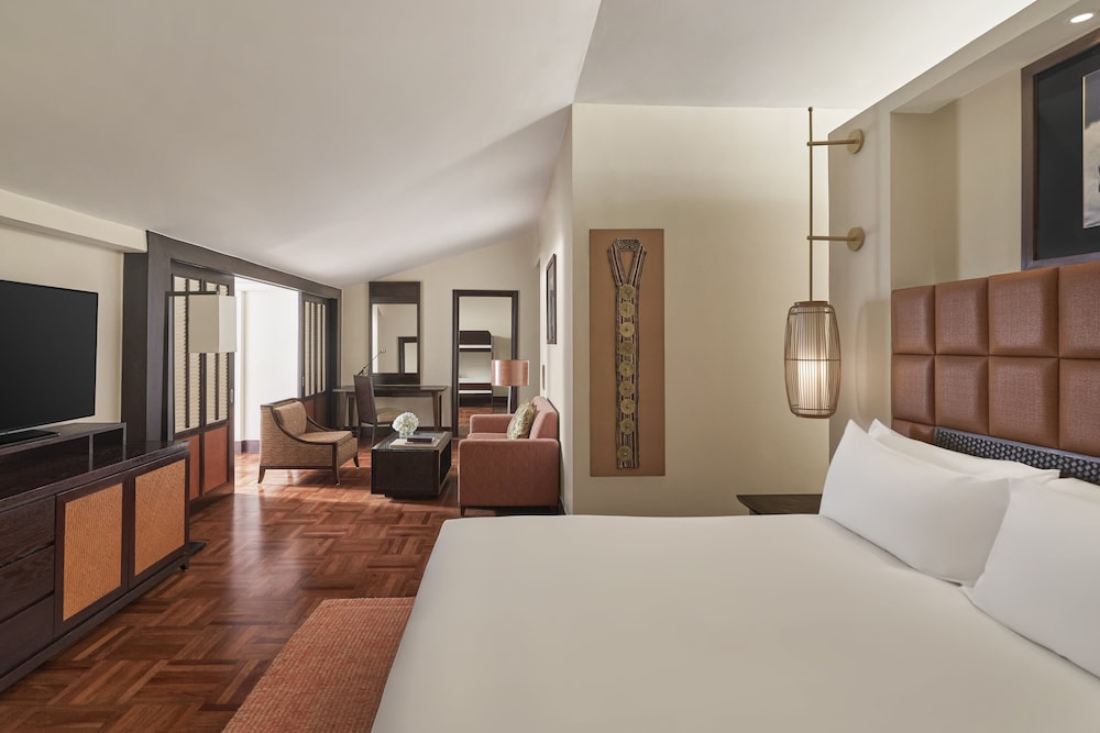 Junior Suite, 1 King Bed, Lake View photo 3