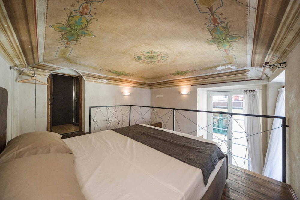 Luxury Studio Suite, 1 King Bed with Sofa bed, Non Smoking photo 3