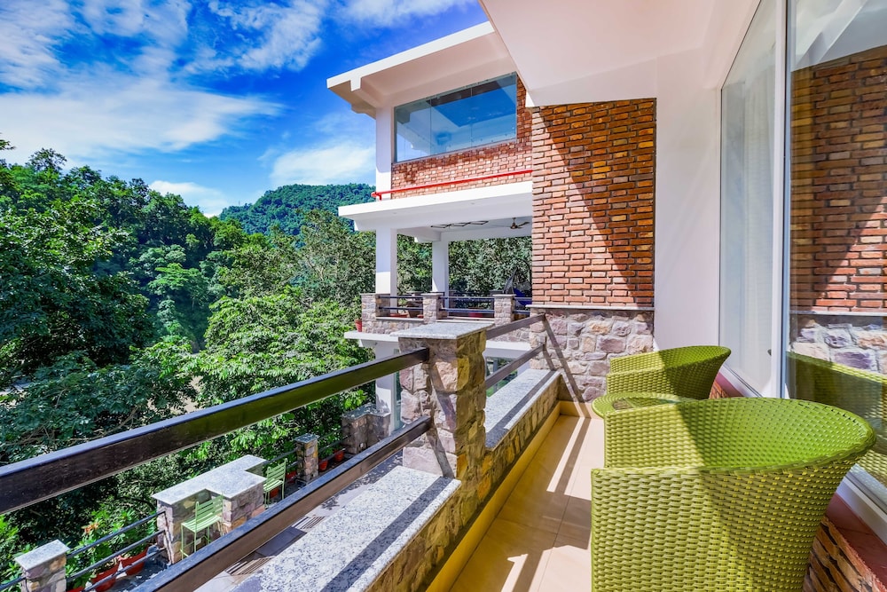 Premium Room with Private Balcony - Photo 2