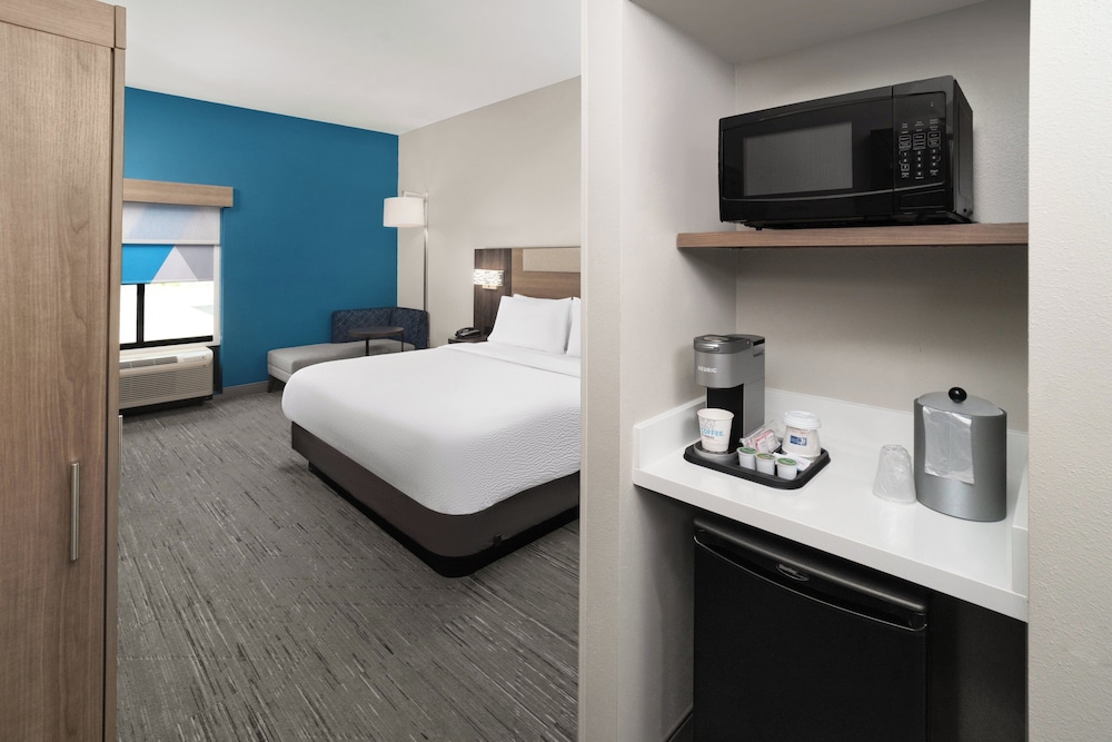 Suite, 1 King Bed, Accessible (Communications) - Photo 2