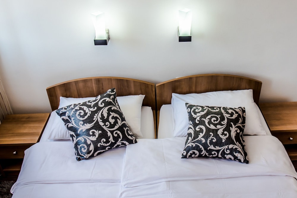 Double or Twin Room photo 3