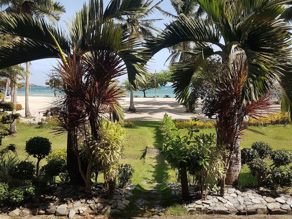 Family Room, Balcony, Beach View photo 3
