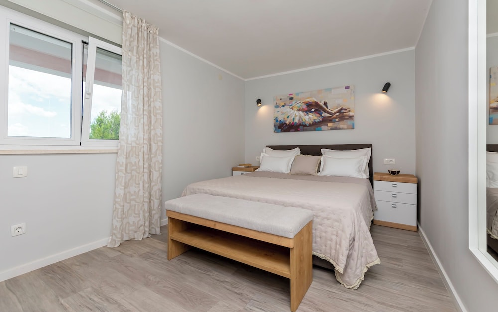 Apartment (A2)