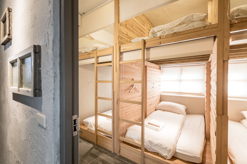 Mixed Backpacker Bed Room photo 1