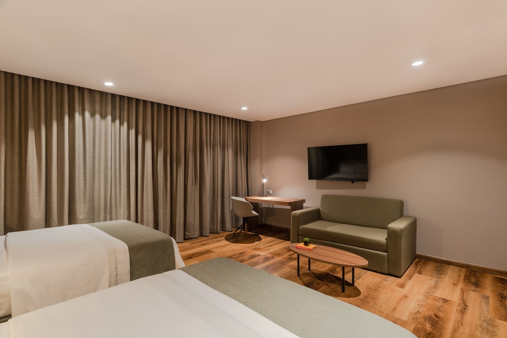 Standard Twin Room, 2 Double Beds - Photo 2