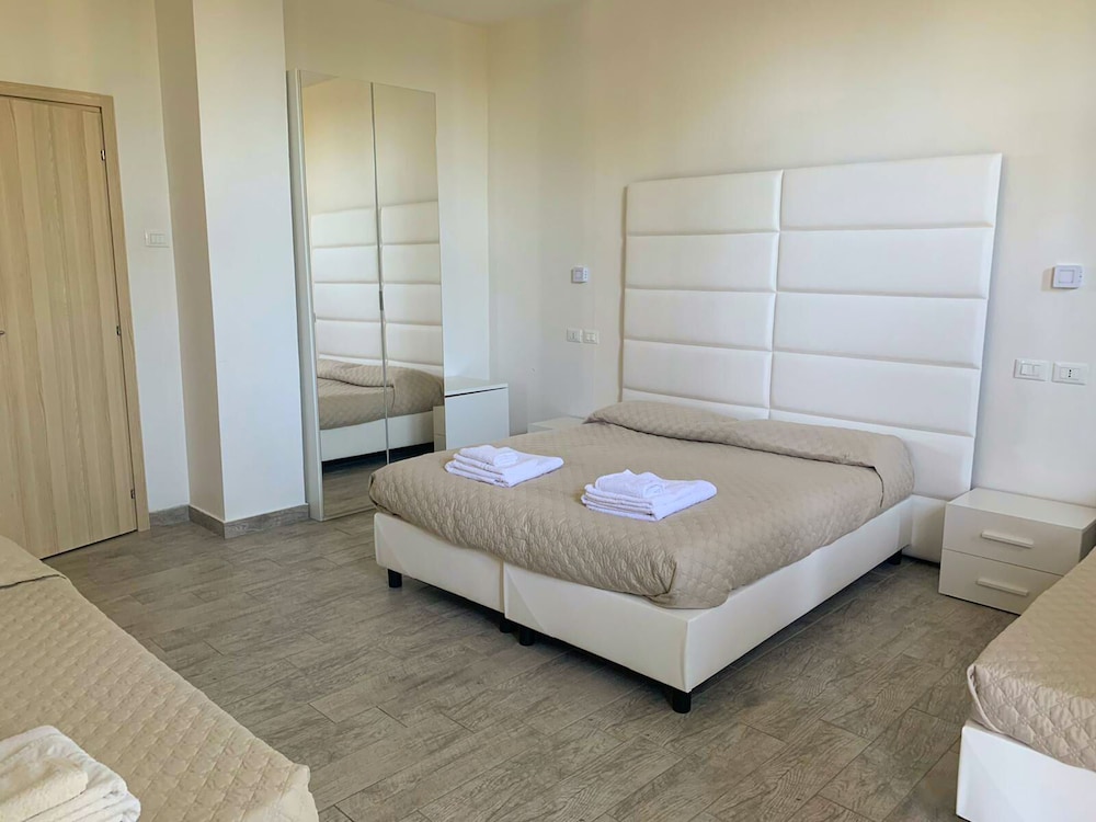 Classic Quadruple Room, Courtyard View