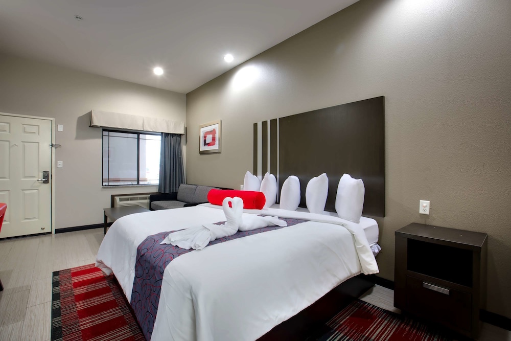 Suite, 1 King Bed, Non Smoking, Jetted Tub photo 2