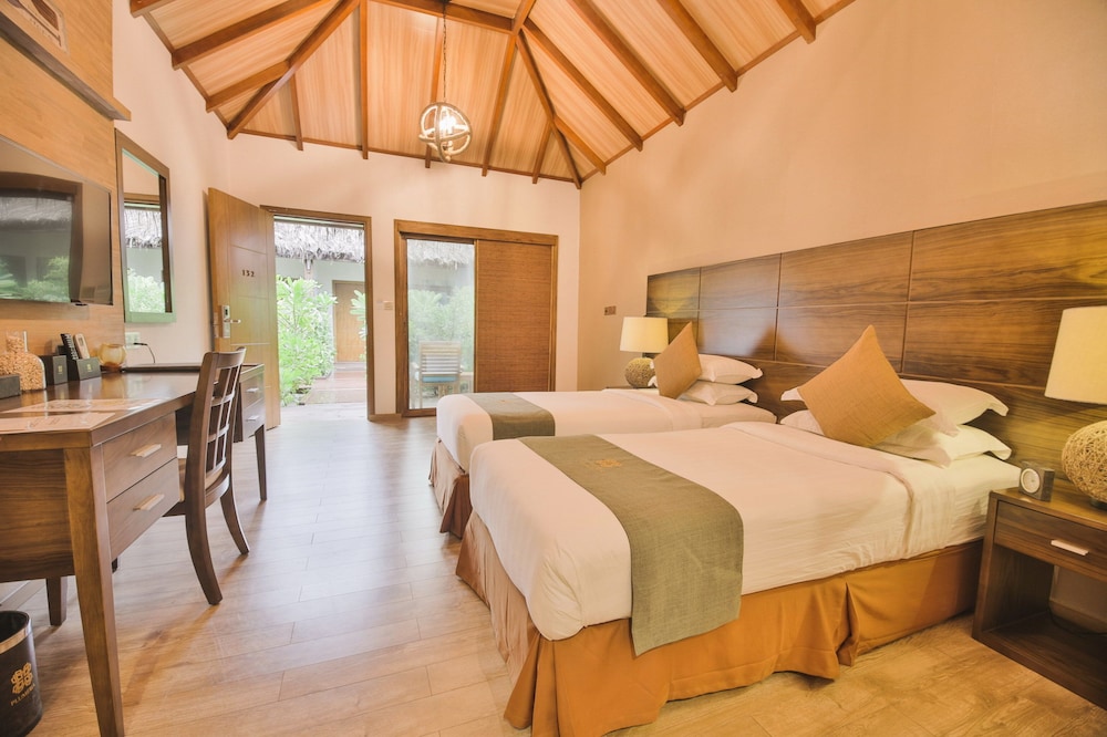 Superior Single Room, 1 King Bed, Garden View, Beachside