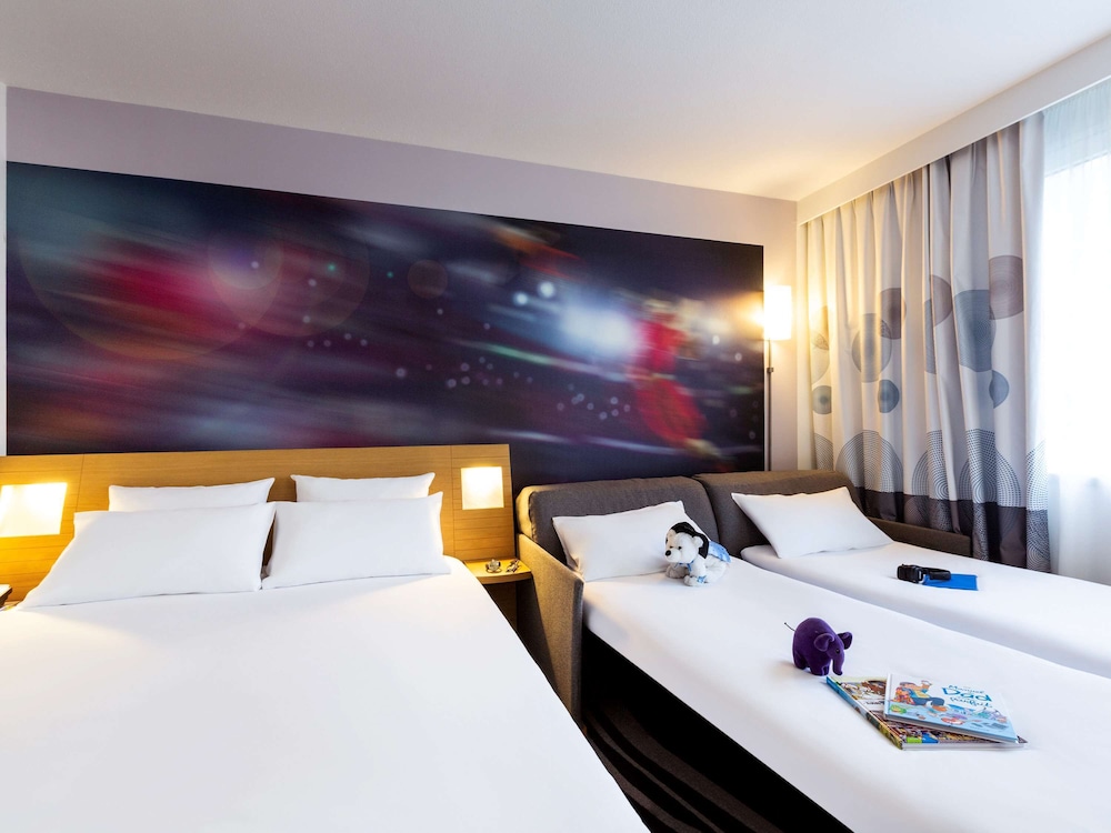 Classic Room, Multiple Beds - Photo 3