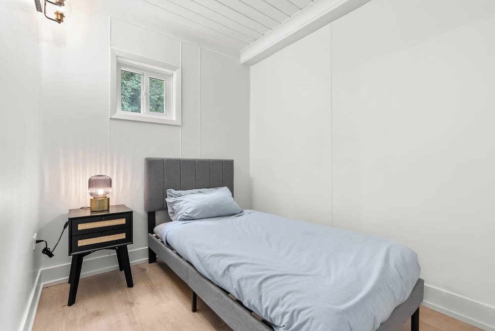 Standard Room, 2 Bedrooms (1 Queen and 1 Double Bed) photo 3