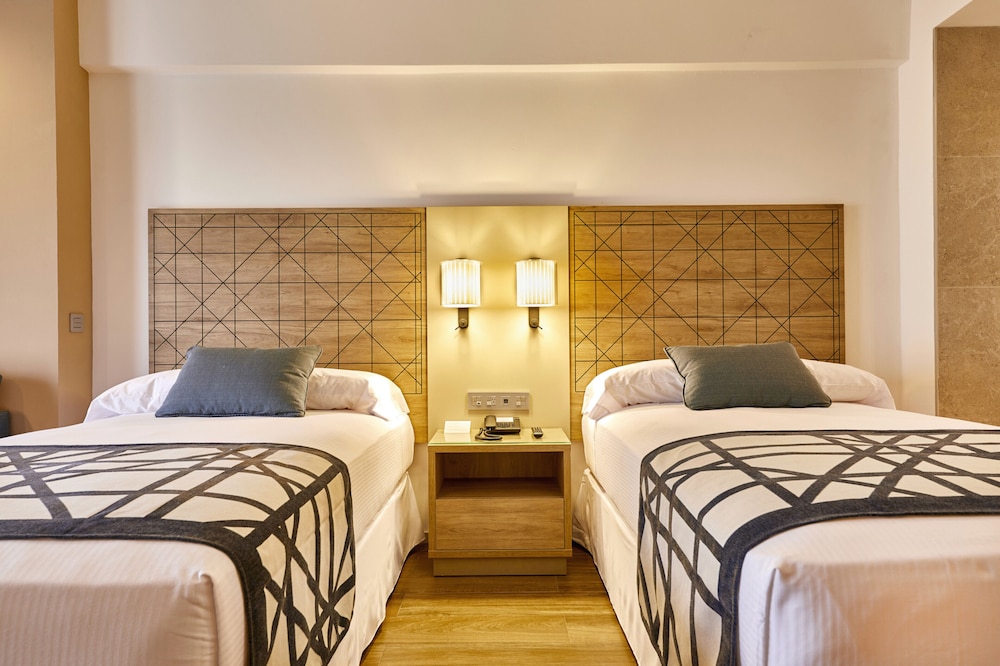 Junior Suite, Connecting Rooms (l)