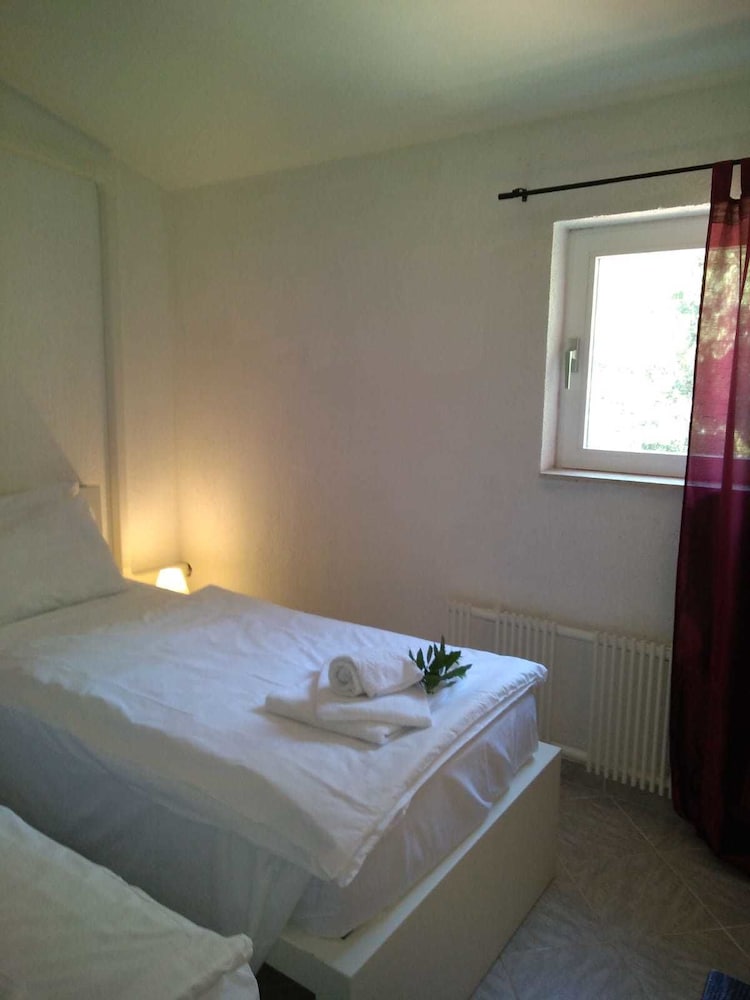 Comfort Condo, Multiple Beds, Hill View