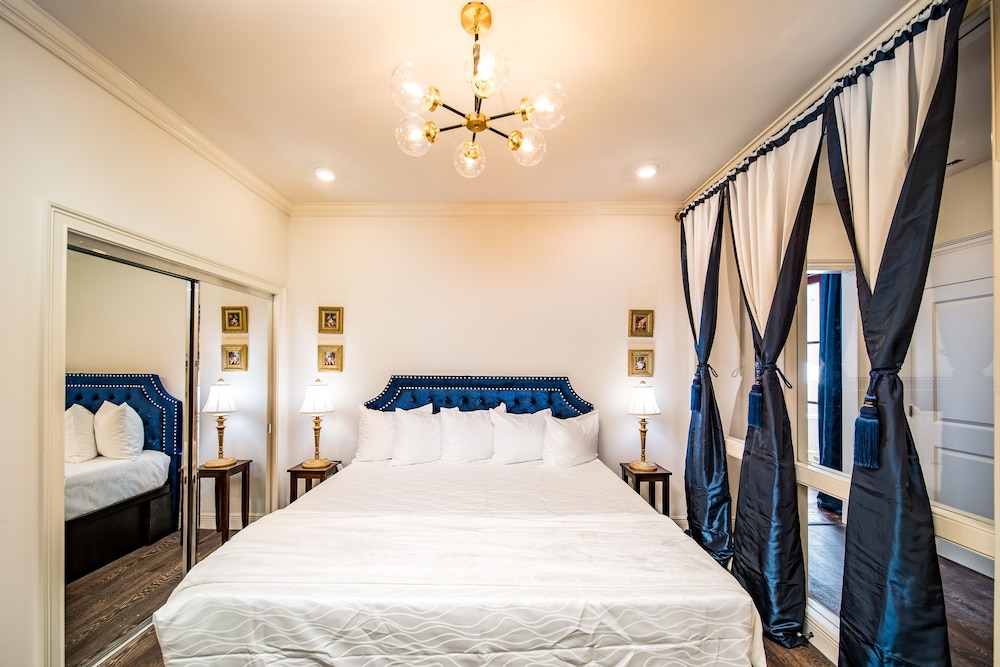 Luxury Condo 402