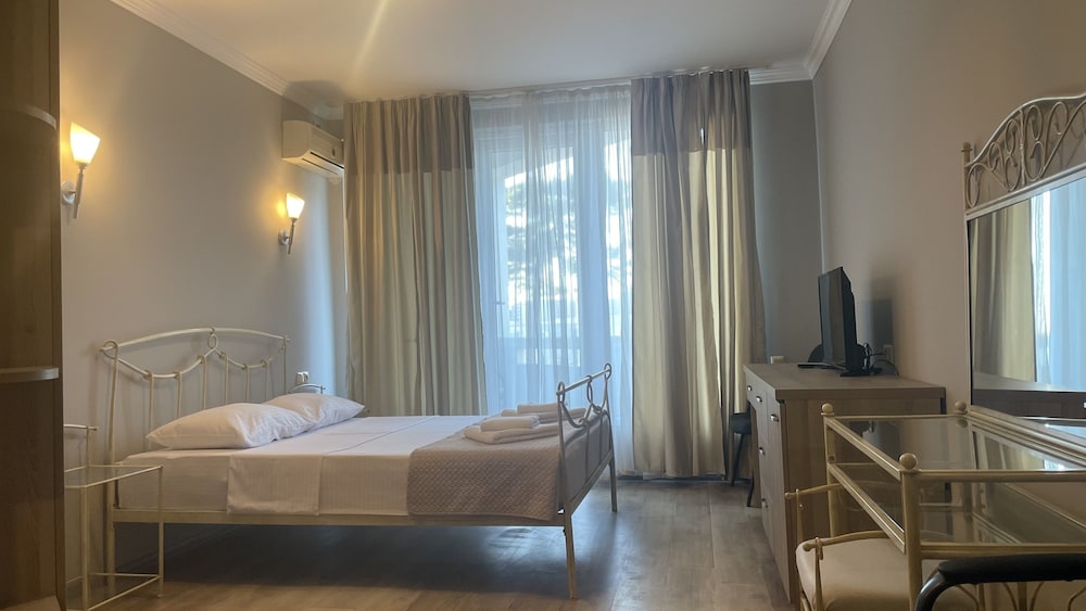 Standard Double Room, Partial Sea View photo 1