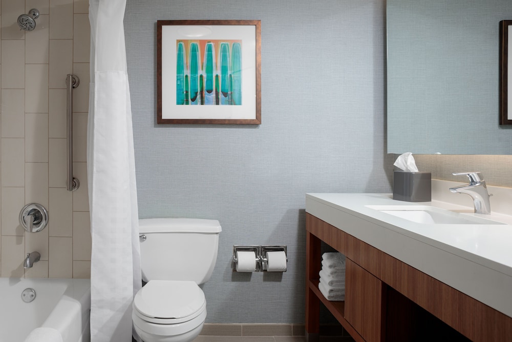 High Floor Suite, 2 Queen Beds - Photo 4