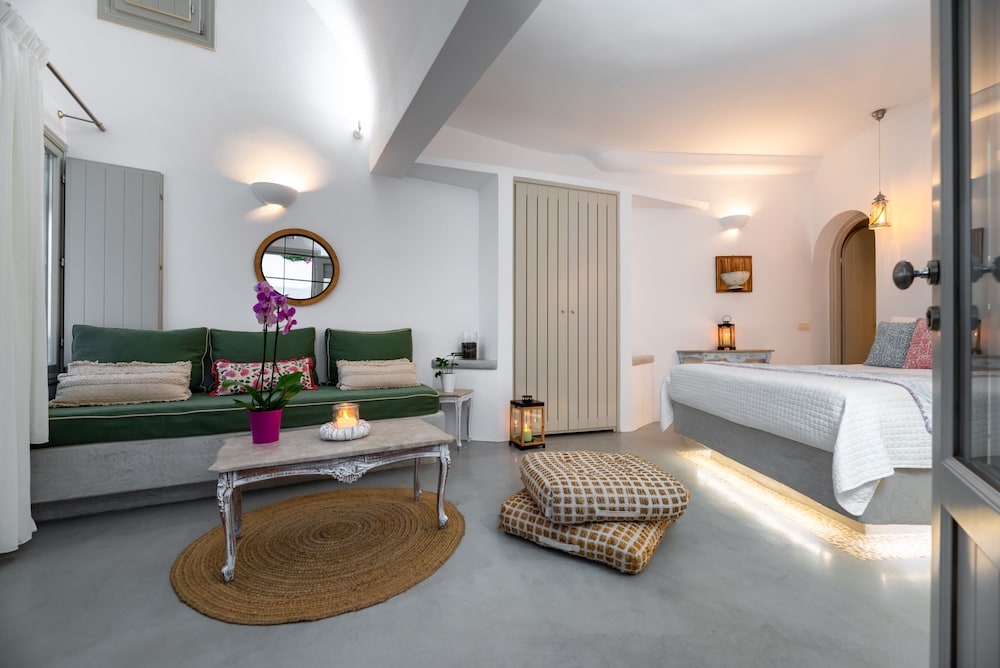 Superior Suite - Photo 8