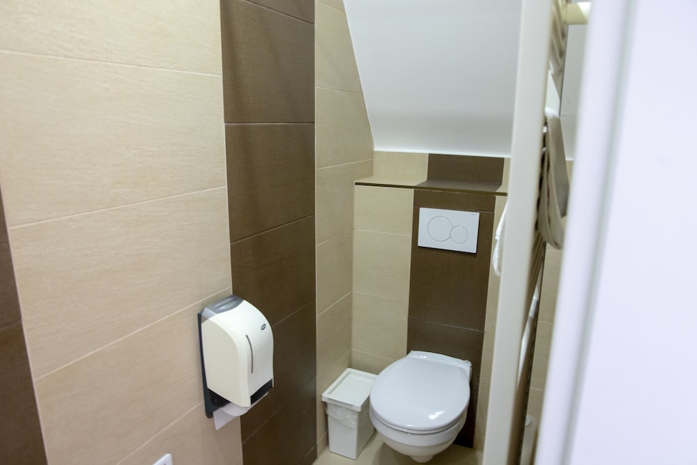 Standard Suite - Photo 8