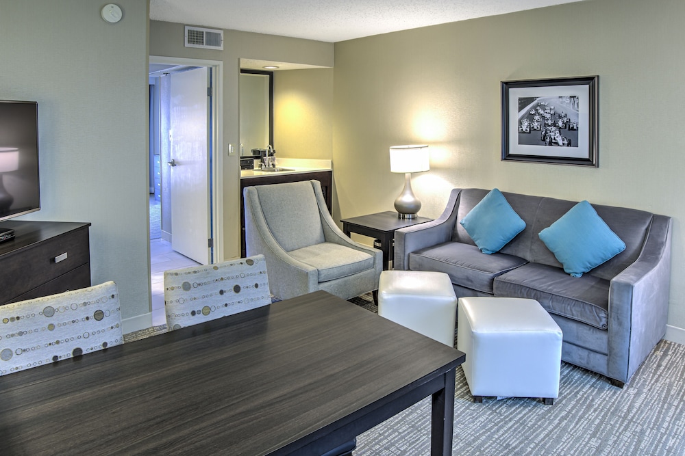 Suite, 1 King Bed, Accessible, Non Smoking - Photo 2