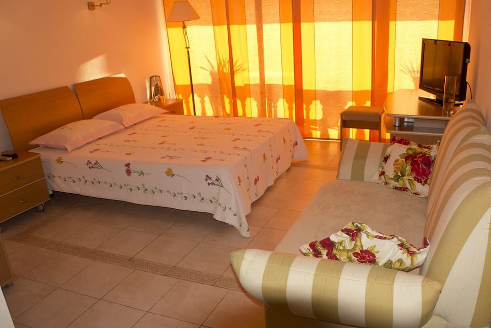Deluxe Triple Room, Balcony, Sea View photo 1