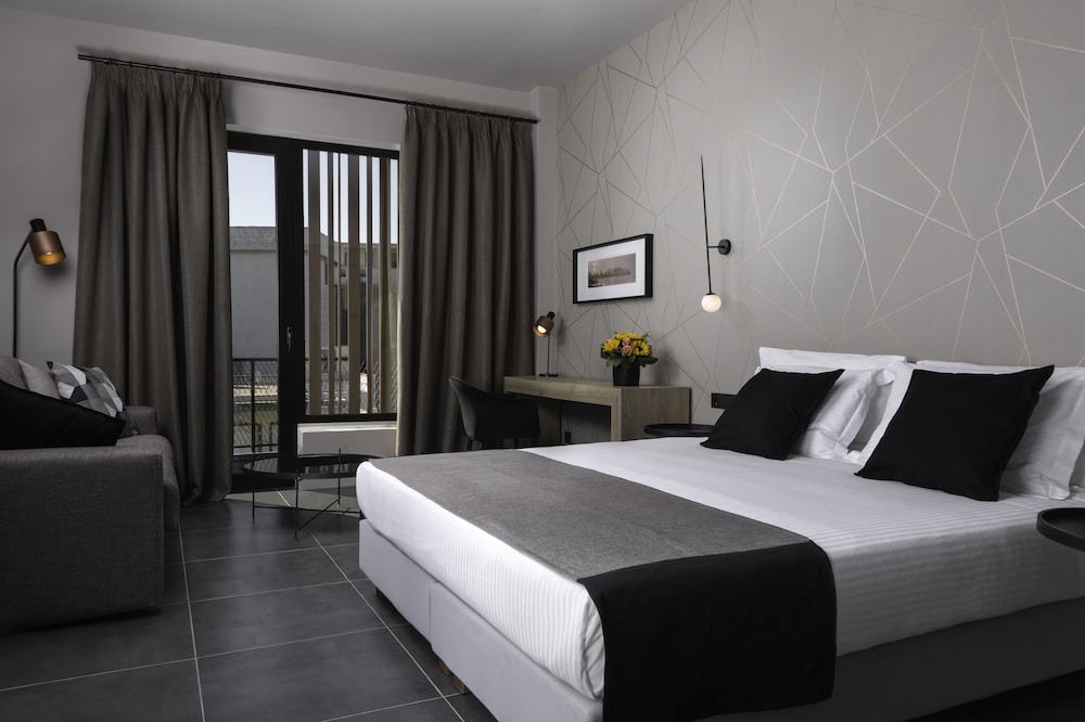 Suite, City View