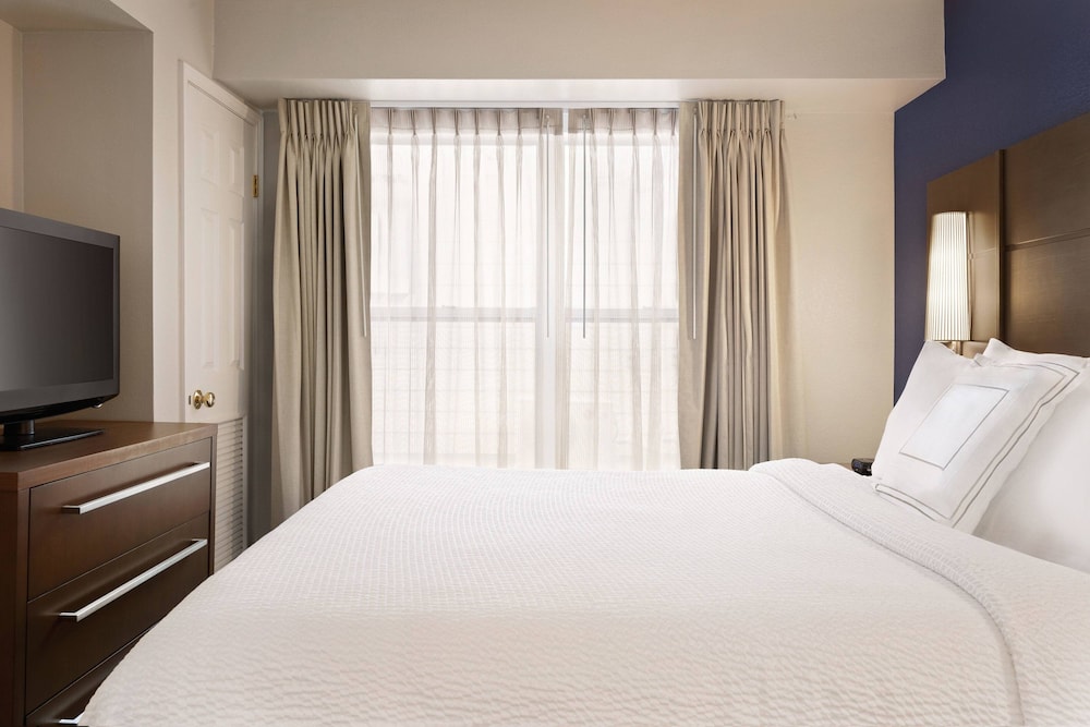 Suite, 1 Bedroom - Photo 3