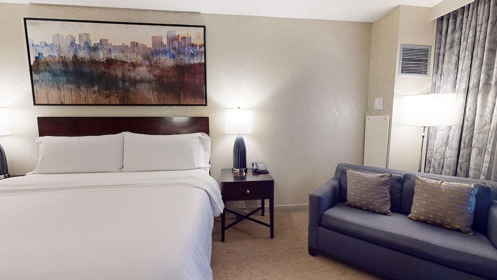 Room, 1 King Bed with Sofa bed, Bathtub (Mobility/Hearing Accessible, Tub)