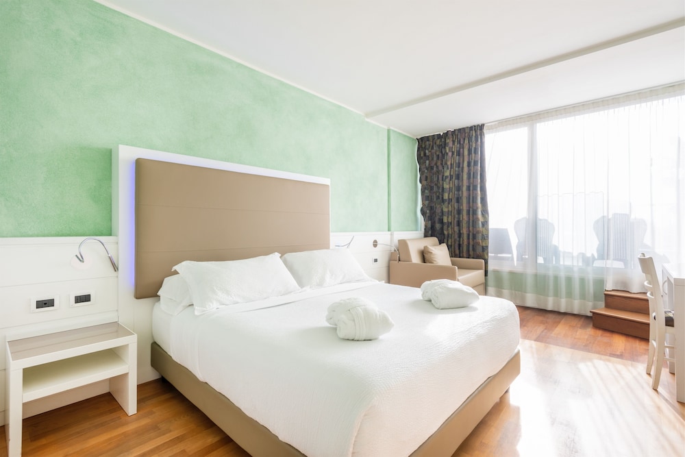 Superior Triple Room photo 3