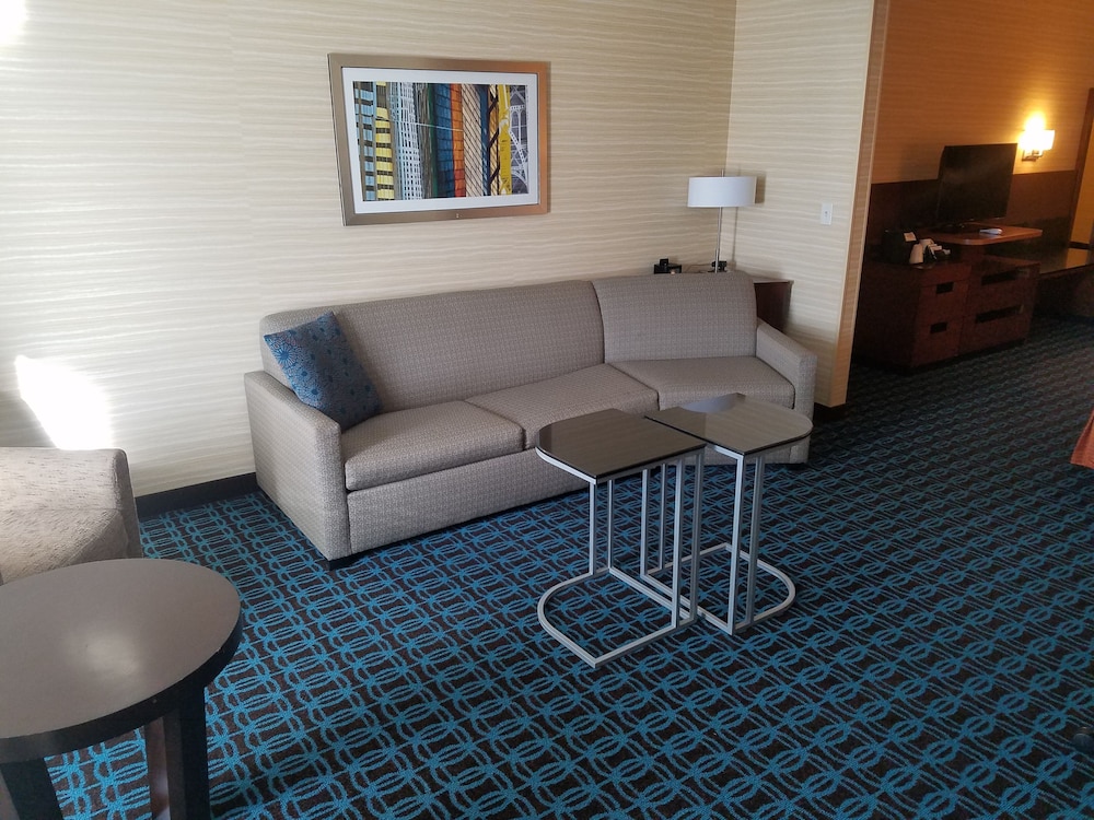 Studio, Multiple Beds (Mobility/Hearing Access, Roll-In Shwr)
