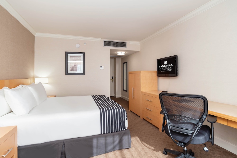 Standard Room, 1 King Bed - Photo 3