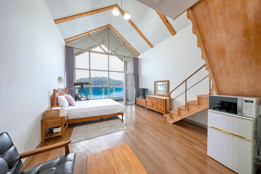 Basic Room, 1 Bedroom (202 (Oceanview)) - Photo 6